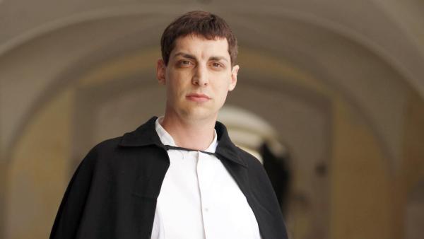 Bild 1 von 9: Im Bild: Alexander Diwiak als Paul Leubmann.