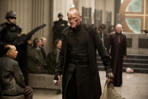 Bild 1 von 4: Priest (Paul Bettany) fasst den Entschluss allein loszuziehen, um seine Nichte aus den Fängen der Vampire zu befreien.