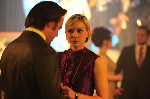 Bild 1 von 6: Viv Maguire (Sophie Bloom)