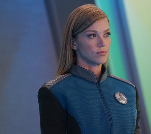 Bild 1 von 22: Commander Kelly Grayson (Adrianne Palicki)