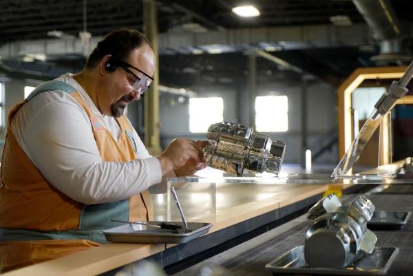 Bild 1 von 6: Philbert Noyce (Mel Rodriguez)