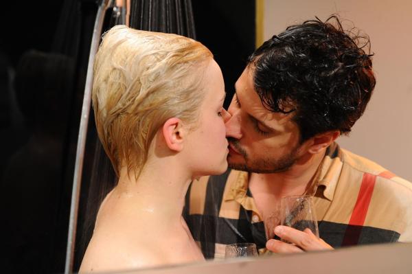 Bild 1 von 25: Die Hochzeit steht kurz bevor: Olivia (Kasia Borek, l.) und Luca (Manuel Cortez, r.) ...