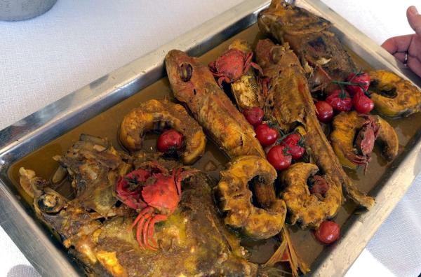 Bild 1 von 2: Für die legendäre Marseiller Bouillabaisse werden Fische verwendet, die drollige Namen wie Meersau, Knurrhahn oder Geißbrasse haben.