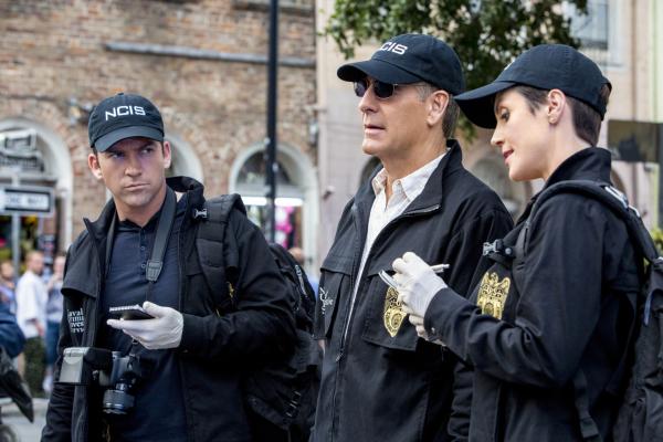 Bild 1 von 22: Ein neuer Mordfall beschäftigt Pride (Scott Bakula, M.), Lasalle (Lucas Black, r.) und Brody (Zoe McLellan, l.) ...