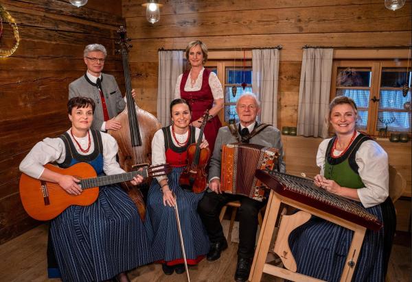Bild 1 von 9: Im Bild: Hausmusik Kraft aus St. Gallenkirch.