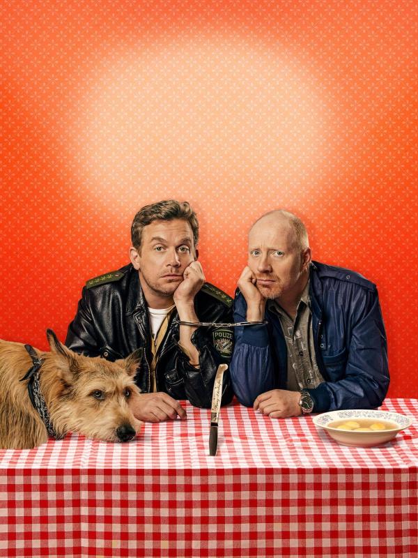 Bild 1 von 1: Im Bild: Sebastian Bezzel (Franz Eberhofer), Simon Schwarz (Rudi Birkenberger).