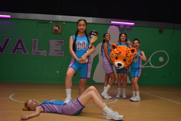 Bild 1 von 1: Die Vipers kriegen Verstärkung von Jessica und gewinnen den Schulpokal.