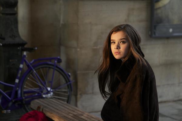 Bild 1 von 4: Zooey Renner (Hailee Steinfeld)