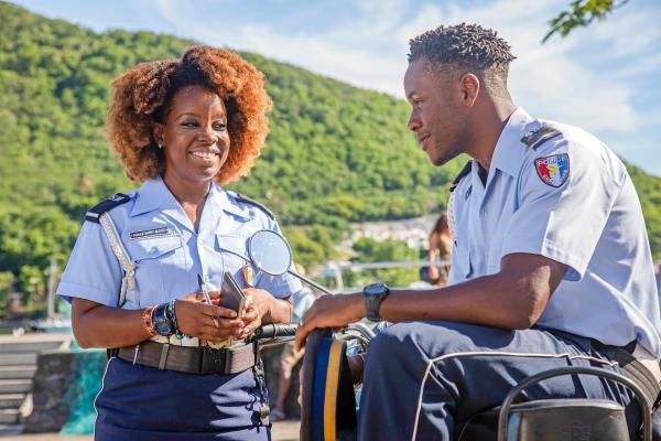 Bild 1 von 31: Im Bild: Shyko Amos (Officer Ruby Patterson), Tobi Bakare (Officer Jean-Pierre Hopper).