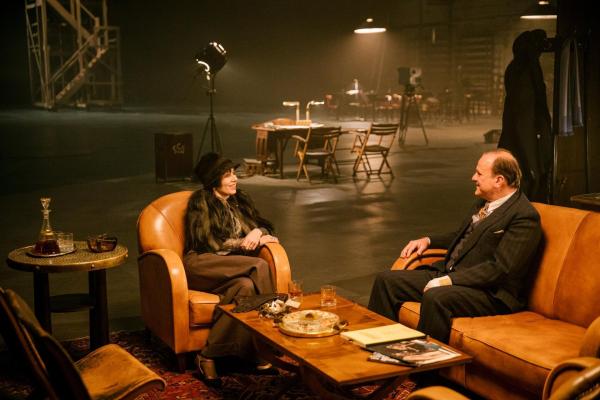 Bild 1 von 2: Im Bild: Meret Becker (Esther Kasabian), Bernhard Schütz (Jo Bellmann).