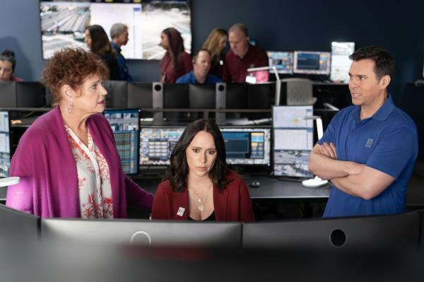 Bild 1 von 9: (v.l.n.r.) Sue Blevins (Debra Christofferson); Maddie Kendall (Jennifer Love Hewitt); Josh Russo (Bryan Safi)