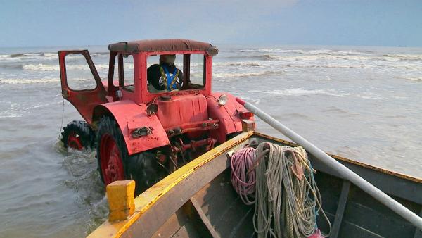 Bild 1 von 4: Einer der letzten Strandfischer auf Usedom