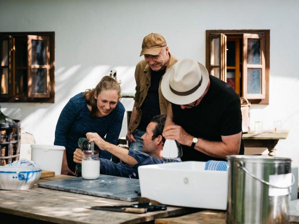 Bild 1 von 12: Im Bild: Julia Marksteiner, Florian Holzer, Ingo Pertramer, Thomas Nowak.