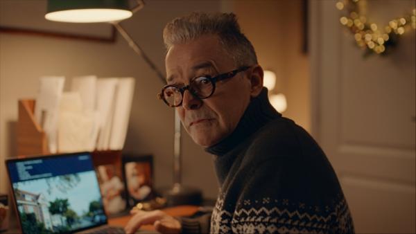 Bild 1 von 6: Piet (Frank Focketyn) will mit seiner Frau das gemeinsame Haus verkaufen. Der wahre Grund dafür ist ein trauriger, aber die Töchter sollen es erst nach Weihnachten erfahren.