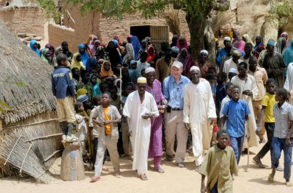 Bild 1 von 6: Die Wüstenbildung in Afrika bedroht sowohl die Umwelt als auch die Lebensgrundlage der Menschen. Durch die Wiederaufforstung des Ackerlandes können die Biodiversität, die Bodenqualität und auch die Viehwirtschaft dauerhaft verbessert werden.