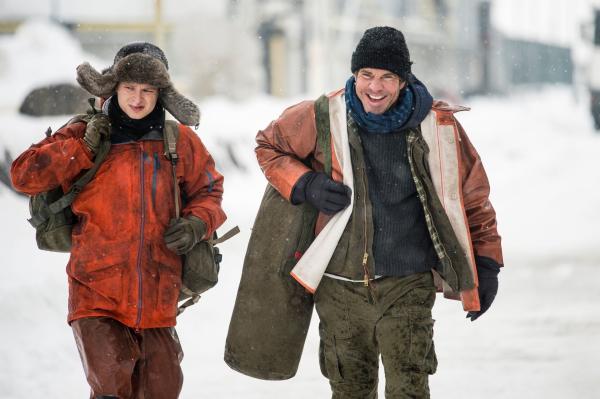 Bild 1 von 12: Fortitude Series 02  Episode 01  CHARACTER NAME / Cast Name: MICHAEL LENNOX / Dennis Quaid, RUNE LENNOX / Edvin Endre