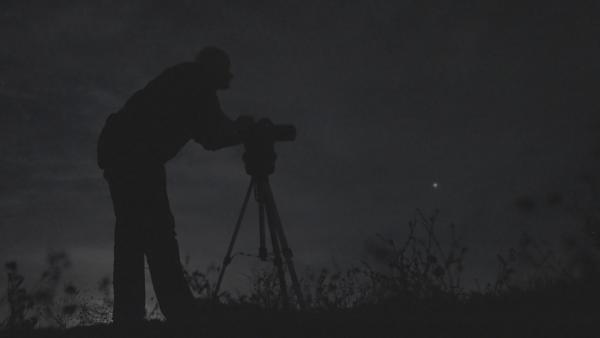 Bild 1 von 4: Hans Jürgen Köhler geht im Jahr Hunderten Ufo-Meldungen in Deutschland nach. Mit Fakten und Logik will er Verschwörungen im Keim ersticken.