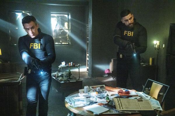 Bild 1 von 4: FBI SA Stuart Scola (John Boyd, l.); FBI SA Omar Adom 'OA' Zidan (Zeeko Zaki, r.)