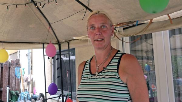 Bild 1 von 3: Katrin befindet sich mitten in den Vorbereitungen für Amalias ersten Geburtstag. Die stolze Oma steckt viel Herzblut in die Feier für ihre zweitjüngste Enkelin.