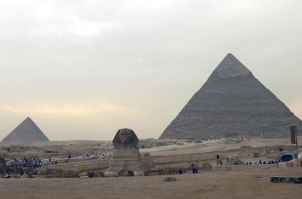 Bild 1 von 2: Die Erbauer der monumentalen Felsengräber im Tal der Könige gingen als die Initiatoren des ersten nachweisbaren Streiks der Menschheit in die Geschichte ein.