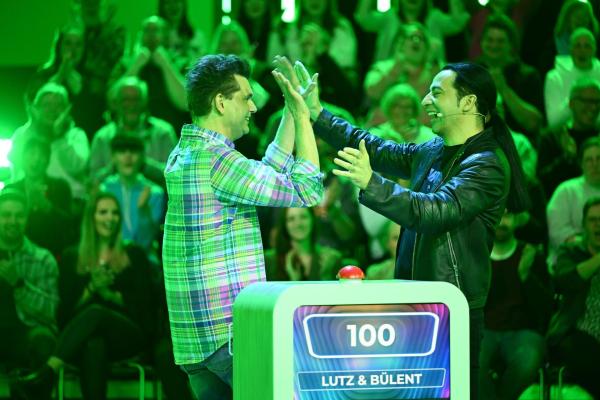 Bild 1 von 10: Lutz van der Horst (l.); Bülent Ceylan (r.)