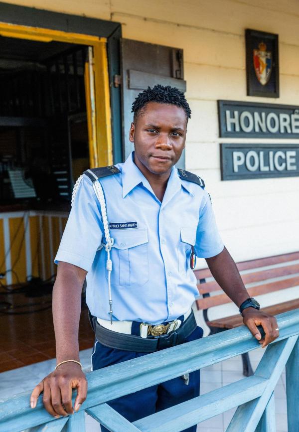 Bild 1 von 13: Im Bild: Tobi Bakare (Officer Jean-Pierre Hopper).