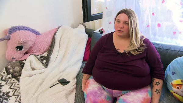 Bild 1 von 4: Die Aussicht auf eine Magenverkleinerung lässt Steffi (42) auf ein neues Leben hoffen..