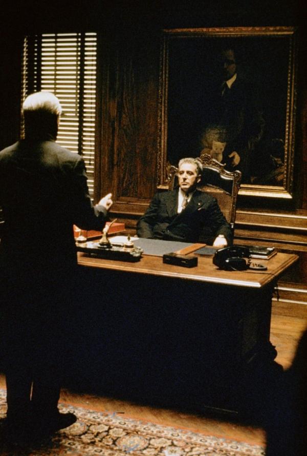 Bild 1 von 3: Don Michael Corleone (Al Pacino, r.)