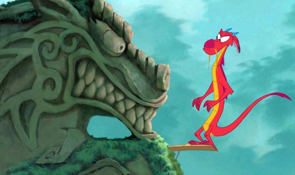 Bild 1 von 34: Entstanden nach einer alten chinesischen Legende bietet Disneys 36. Meisterwerk ein großartiges Abenteuer voller Spaß und drachenstarker Sprüche. Die Hunnen bedrohen China. Als das tapfere Mädchen Mulan erfährt, dass auch ihr kranker Vater in den Krieg ziehen soll, fasst sie einen mutigen Entschluss: Sie verkleidet sich als Mann und nimmt den Platz ihres Vaters in der kaiserlichen Armee ein. Doch bevor sie gegen das Heer des skrupellosen Hunnenführers Shan-Yu zieht, kommt sie zur Ausbildung in ein Trainingslager, wo ein Haufen tollpatschiger Anfänger für viel Aufregung sorgt. Zum Glück stehen Mulan ihre treuen Freunde, der vorlaute Drache Mushu und die Glücksgrille Kriki, immer mit Rat und Tat zur Seite. Aber Mushus flotte Sprüche allein reichen nicht, um den übermächtigen Feind zu besiegen. Sie muss lernen, ihren eigenen Weg zu gehen.
