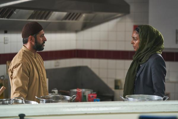 Bild 1 von 4: Neue Erkenntnisse zeigen, dass der Onkel des Opfers Kareem Riaz (Ash Tandon) etwas verschweigt. DS Townsend (Marsha Thomason) geht der Sache nach und findet Kareem verdächtig.