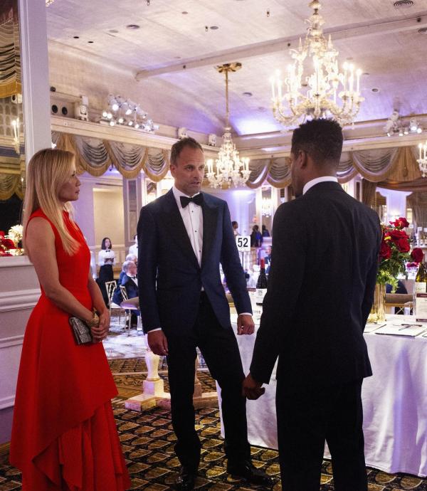 Bild 1 von 9: (v.l.n.r.) Joan Watson (Lucy Liu); Sherlock Holmes (Jonny Lee Miller); Detective Marcus Bell (Jon Michael Hill)