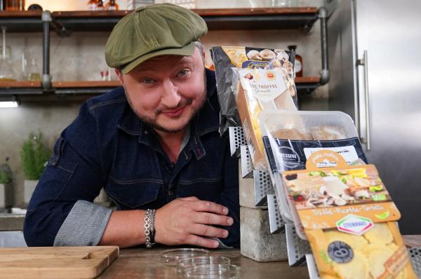 Bild 1 von 3: Wie fein ist diese Trüffelpasta wirklich? Mit seiner Trickkiste kann Sebastian Lege teuren Trüffel ganz einfach imitieren - und jede Menge Kosten sparen.