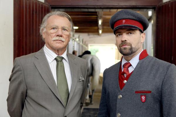 Bild 1 von 24: Im Bild (v.li.): Franz Buchrieser (Peter von Gradenberg), Juergen Maurer (Josef Wagner).