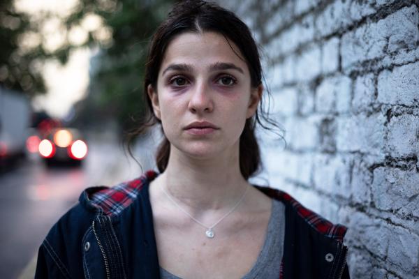 Bild 1 von 14: Sophie (Marisa Abela) hat sich beinahe ein Jahrzehnt lang in einer Mission für den Geheimdienst gewähnt, die sich als erfunden herausstellt.
