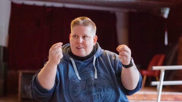 Bild 1 von 10: Nancy Frind hat eine psychische Erkrankung und Lernschwäche. Nach sieben Jahren in einer Werkstatt für Menschen mit Behinderung, arbeitet sie für die LIGA Selbstvertretung Thüringen und gibt in Workshops anderen Menschen mit Behinderung eine Stimme.