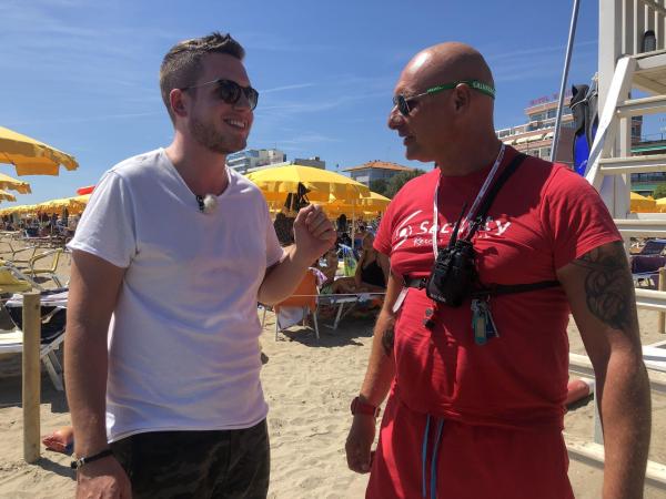 Bild 1 von 6: Christoph (l.); Rettungsschwimmer Vinnie (r.)