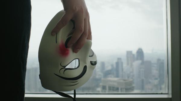 Bild 1 von 4: Maske vor Skyline: \