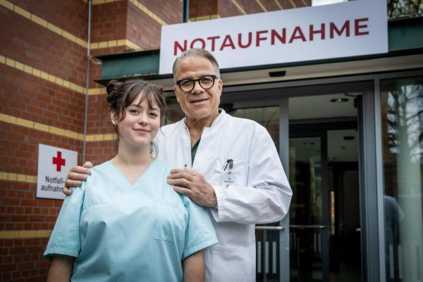 Bild 1 von 11: Fiona Wemuth (Zsa Zsa Hansen, l.); Dr. Gregor Wemuth (Karsten Speck, r.)