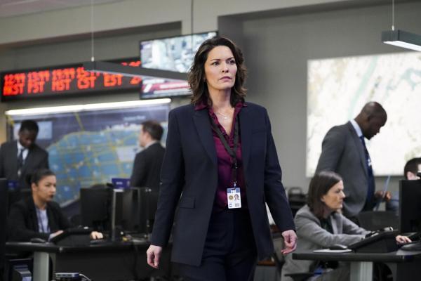 Bild 1 von 4: Special Agent in Charge Isobel Castille (Alana De La Garza)
