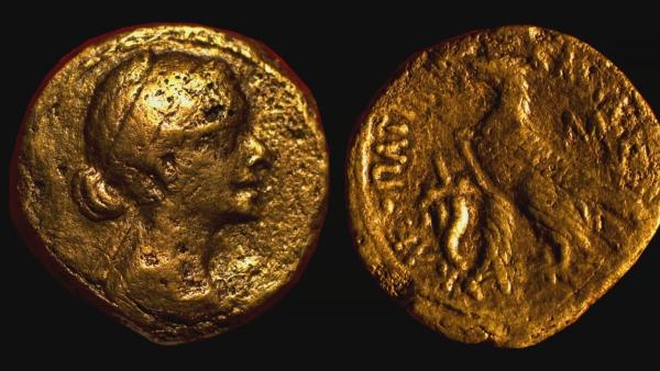Bild 1 von 3: Kleopatra, Ägyptens letzte Pharaonin - Im Tempel von Taposiris Magna werden Goldmünzen mit ihrem Abbild entdeckt.