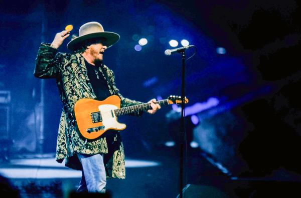 Bild 1 von 3: Zucchero, der Maestro des italienischen Blues aus dem kleinen Ort Roncocesi in der Emilia Romagna, rockt die großen Bühnen der Welt.