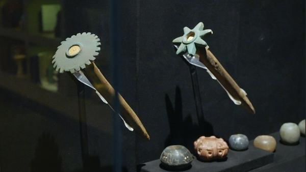 Bild 1 von 6: Steinkeulen sind die wichtigsten Waffen der Inka. Den modernen Waffen der Spanier sind sie hoffnungslos unterlegen.