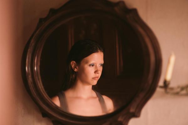 Bild 1 von 7: Maxine / Pearl (Mia Goth)