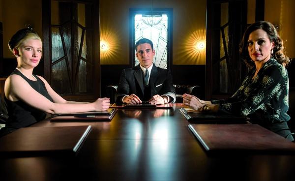 Bild 1 von 10: (v.l.n.r.) Patricia Márquez (Miriam Giovanelli); Alberto Márquez (Miguel Ãngel Silvestre); Doña Blanca (Aitana Sánchez-Gijón)