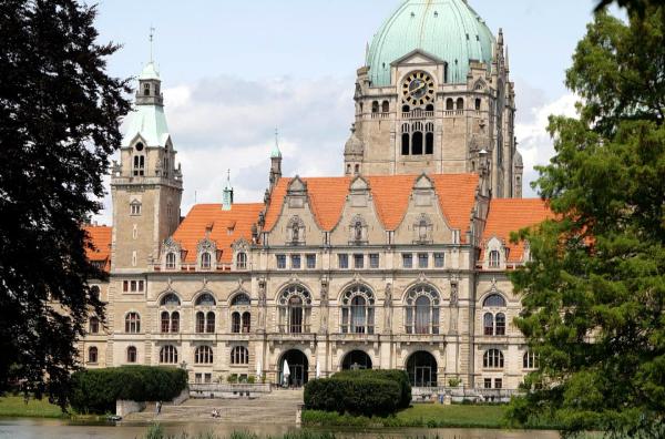 Bild 1 von 2: Wilhelm Busch, Autor der Abenteuer von ?Max und Moritz?, ließ sich von seiner Heimat im norddeutschen Niedersachsen inspirieren. Auch Tiere spielen in seinen Werken stets eine zentrale Rolle.