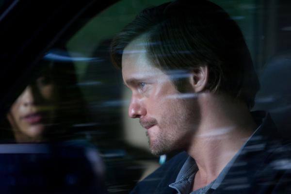Bild 1 von 8: Cindy (Paula Patton) und Derek (Alexander Skarsgård) entfremden sich immer mehr und geraten dann auch noch in die Falle von Kreditkarten-Betrügern.