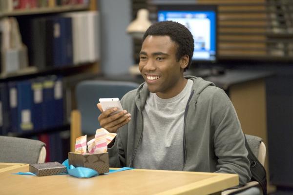 Bild 1 von 23: Ist Troy (Donald Glover) dafür bereit, sein Leben am Greendale College aufzugeben und ein Jahr lang, auf Pierces Auftrag hin, um die Welt zu segeln?
