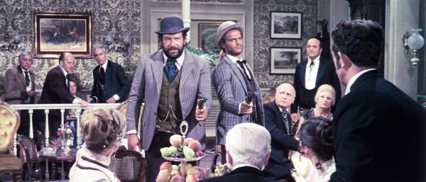 Bild 1 von 9: Die beiden Gauner der 'Kleine ' (Bud Spencer, l.) und der 'müde Joe' (Terence Hill, r.) sollte man besser nicht zum Essen einladen ...