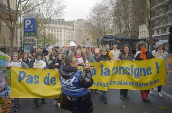 Bild 1 von 4: In Frankreich prangern Fachkräfte den Einfluss privater Krippenkonzerne auf Politik und Regierung an.