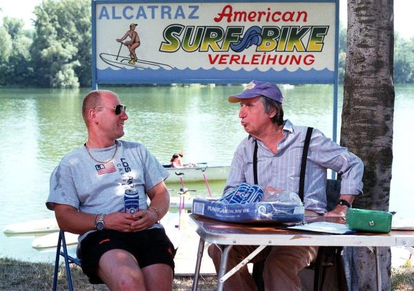 Bild 1 von 3: Im Bild (v.li.): Roland Düringer (Joschi Täubler), Herbert Fux (Sebesta).